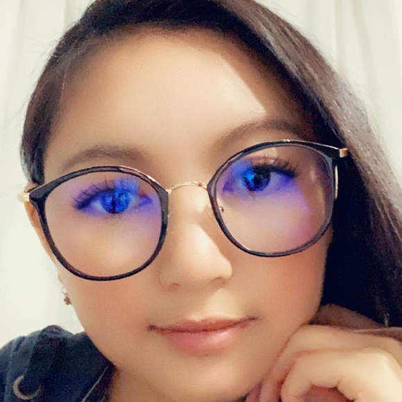 Meet your Posher, Lena - Picture 1 of 1